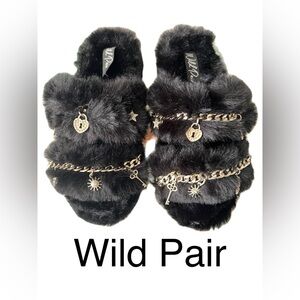 SB wild Pair Women’s Paiygef Faux Fur Slip On Sale Sandals In A Size 6.5,